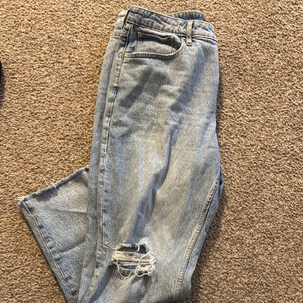 Free Assembly Distressed Women Jeans